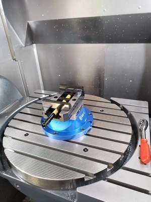 96のシリーズ働く5axis CNCのためのPrecistionの高い自己Centerning万力そして4hole手動据え付け品