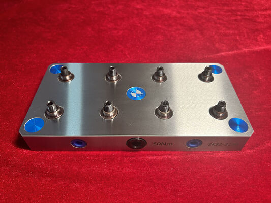 白いCNC軸固定装置 0.005mm 繰り返し精度と精密加工のための3/4/5軸互換性