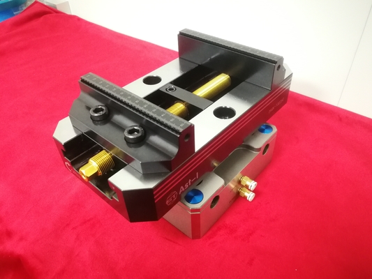 調整可能な 155mm CNC ワークホールディング軸固定具 フレキシブル セルフ センタリング バイス