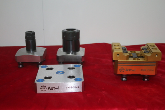 鋼鉄 CNC のフライス盤は 0.005mm 1.8Kg 重量 SK52-145 を締め金で止めます