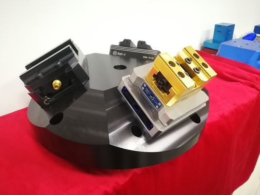 取り付け穴が付いているアルミニウム CNC のルーターのフライス盤のテーブル クランプ