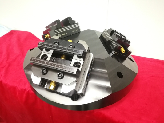 取り付け穴が付いているアルミニウム CNC のルーターのフライス盤のテーブル クランプ