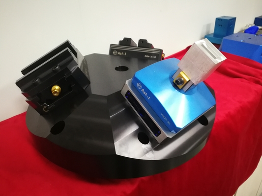 取り付け穴が付いているアルミニウム CNC のルーターのフライス盤のテーブル クランプ