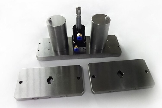 カスタマイズされた金属のマシニング センターの陽極酸化されたステンレス鋼のチタニウムの製粉 CNC の予備品は 07 をカスタマイズしました