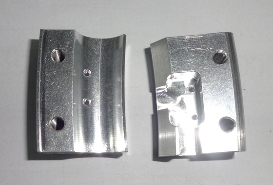 カスタマイズされた 15 ISO のバリ取りをする陽極酸化されたステンレス鋼 CNC によって機械で造られる部品