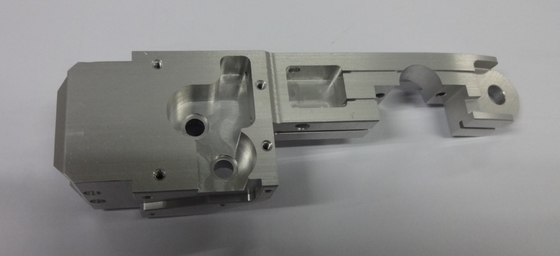 カスタマイズされた 15 ISO のバリ取りをする陽極酸化されたステンレス鋼 CNC によって機械で造られる部品