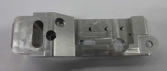 カスタマイズされた 15 ISO のバリ取りをする陽極酸化されたステンレス鋼 CNC によって機械で造られる部品