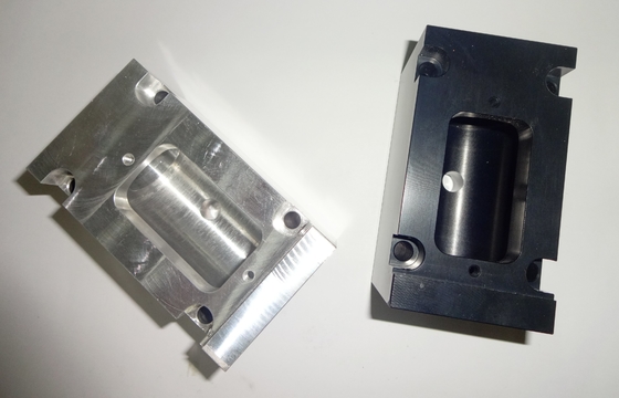 硬度注文 CNC アルミニウム部品 120mm の陽極酸化された CNC のフライス加工の部品