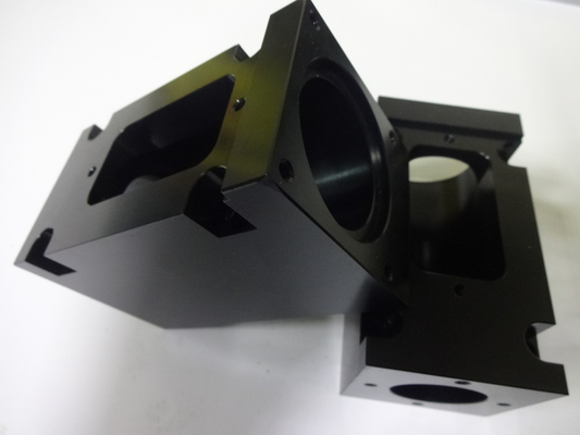 硬度注文 CNC アルミニウム部品 120mm の陽極酸化された CNC のフライス加工の部品