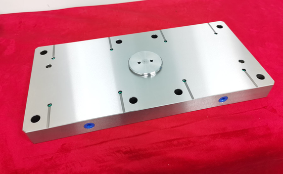 OEMサポート軸線の据え付け品を働かせる3/4/5軸線CNC 1年の保証
