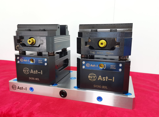 4つのボルト3/4/5の軸線CNCの働きの軸線の据え付け品の付属品
