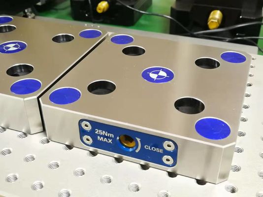 鋼鉄 CNC のフライス盤は 0.005mm 1.8Kg 重量 SK52-145 を締め金で止めます