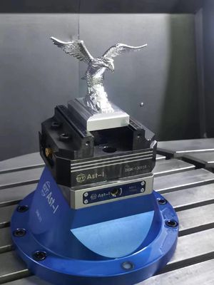 幅130mmの5つの軸線の暴徒CNCのための自動調心万力の据え付け品そして締め金で止めるシステム